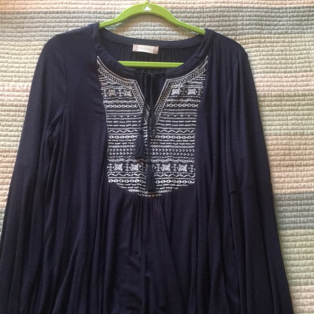 Medium Altar’d State shirt